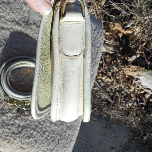 Sold** Vintage Coach NYC  Pocket Purse 9755 , in Bone - Picture 6 of 12